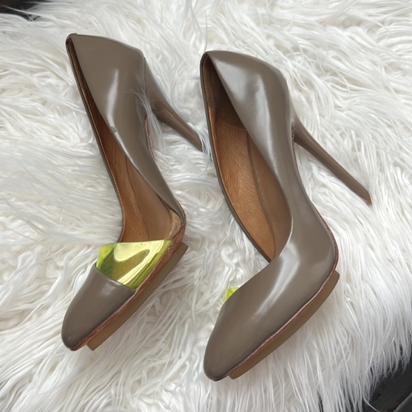 L.A.M.B. Shoes | L.A.M.B. Nude Pumps with Clear Neon Toe | Color: Cream/Tan - Picture 5 of 11